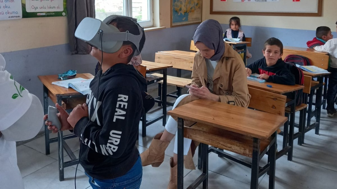 UEDAŞ, VR Teknolojisiyle Öğrencilerimize Enerji Tararrufunu Anlattı